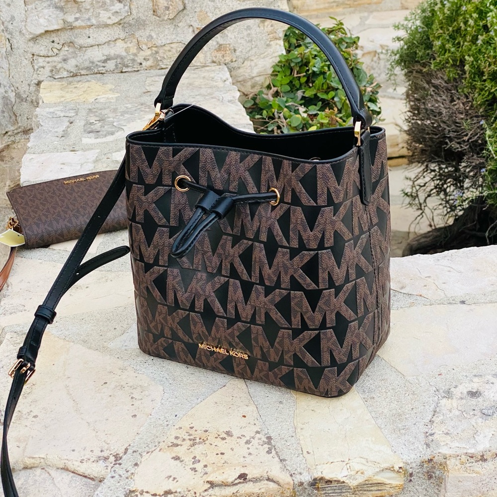 Michael Kors Suri MD messenger bucket bag&wallet - Picture 2 of 12